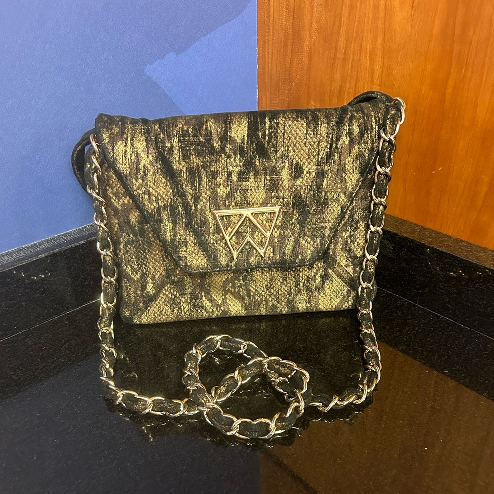 Kelly Wynne Shoulder Bag with 2 Detachable Straps